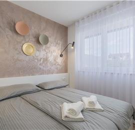3 Bedroom Apartment with Pool, Garden and Rooftop Jacuzzi in Novigrad, Sleeps 6 